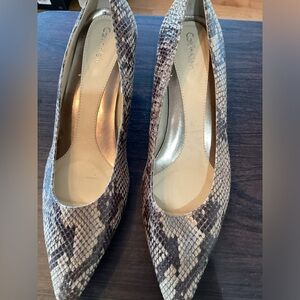 Women’s Snake like pumps- Size 8 1/2- Brown/tan- Calvin Klein